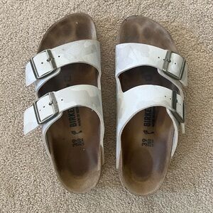Birkenstock Arizona size 39; off white camo